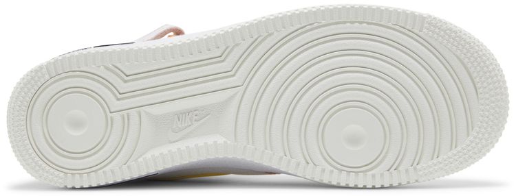 Nike Wmns Air Force 1 07 Mid Feel Love