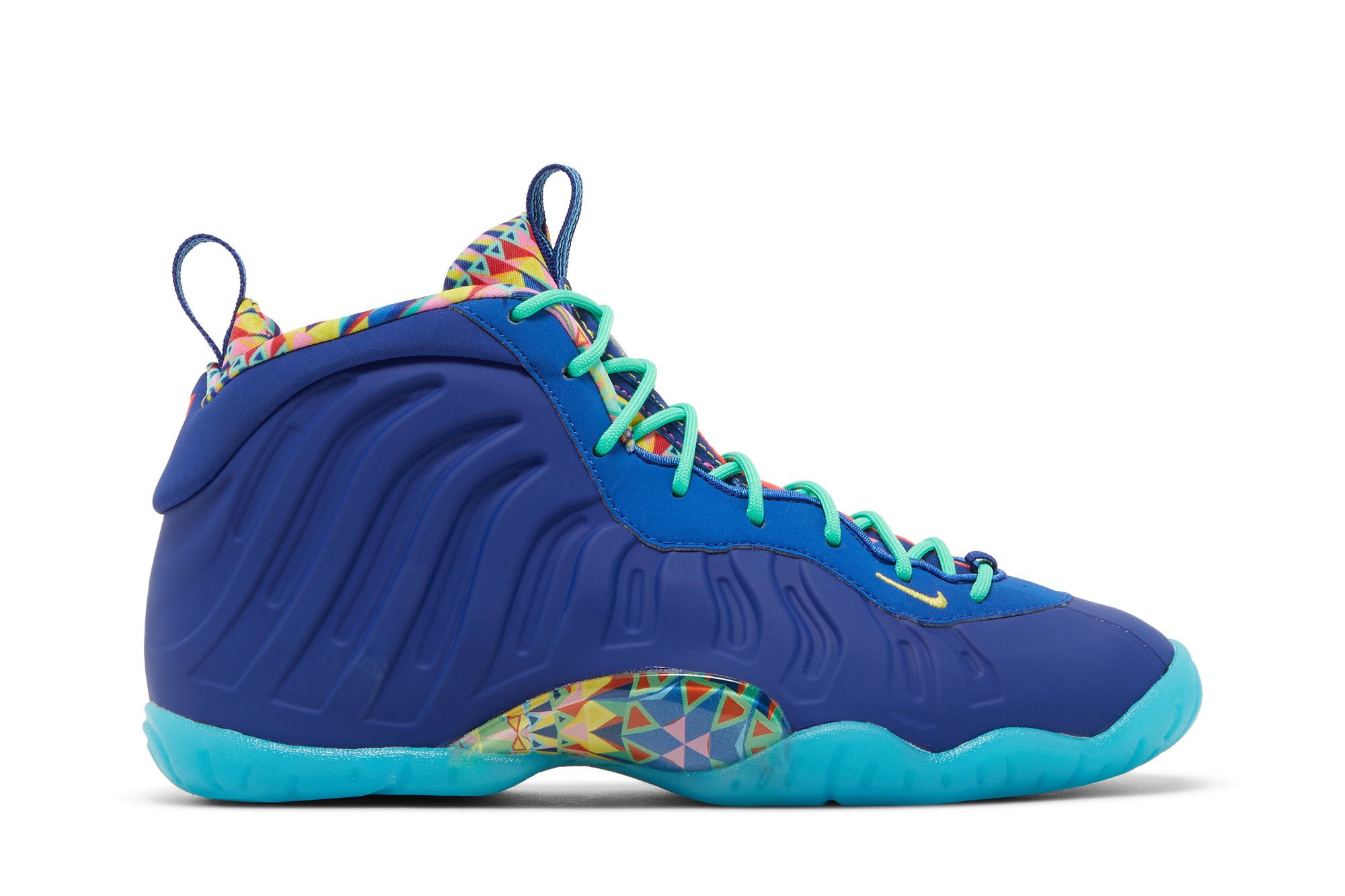 Nike little shop posite one qs
