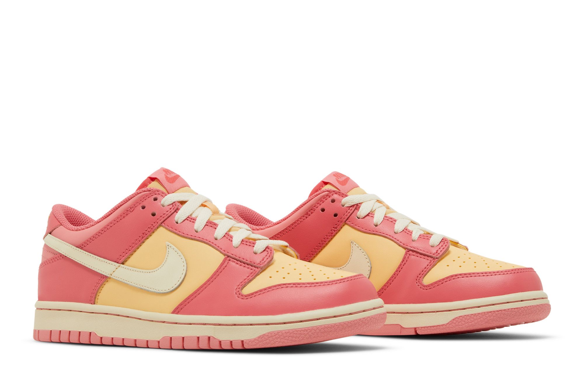 nike sb dunk low strawberry pink