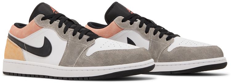 Air Jordan 1 Low SE Flight Club