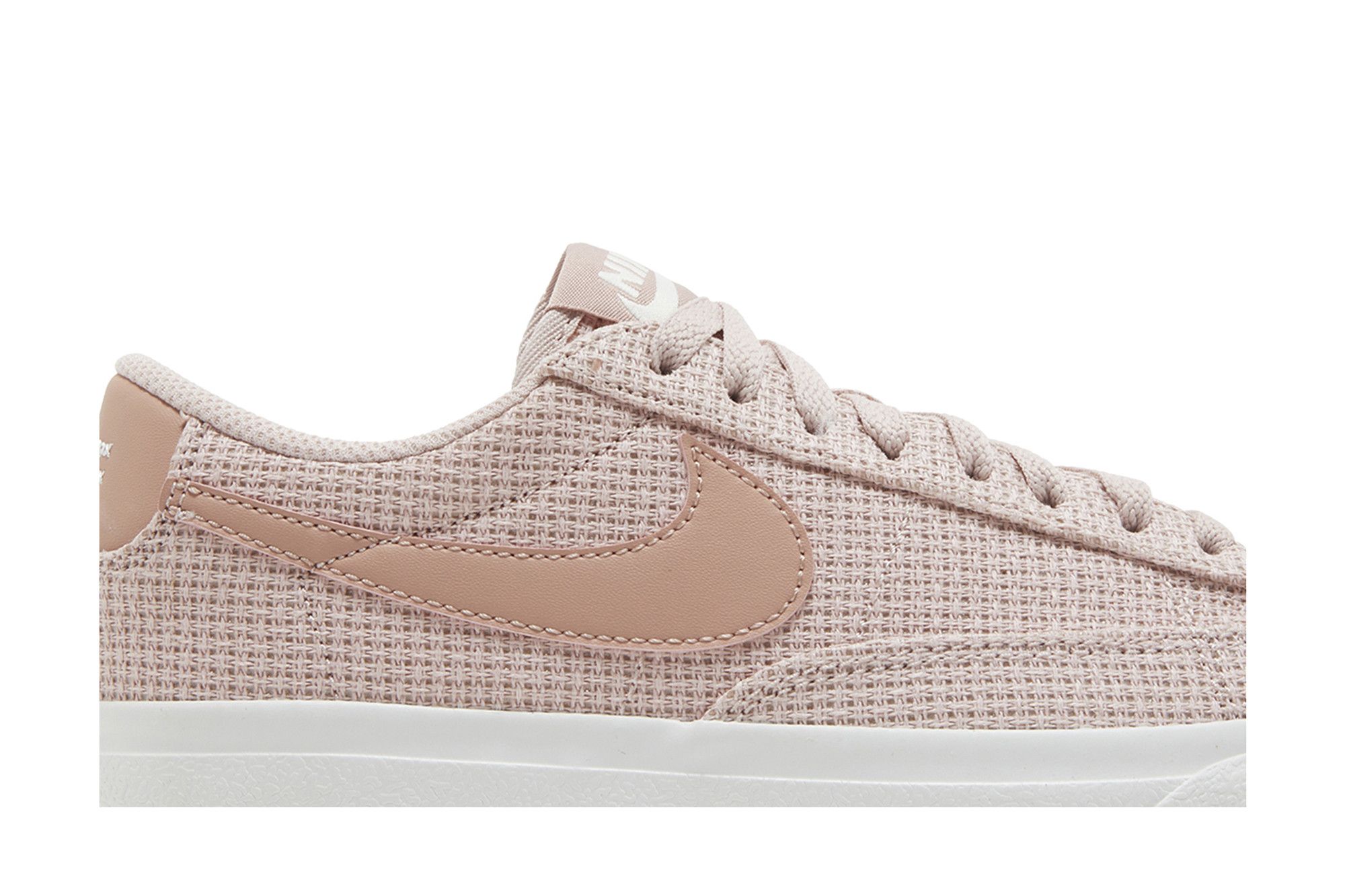 blazer low essential sneaker nike