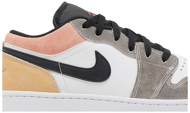 Air Jordan 1 Low SE GS Flight Club