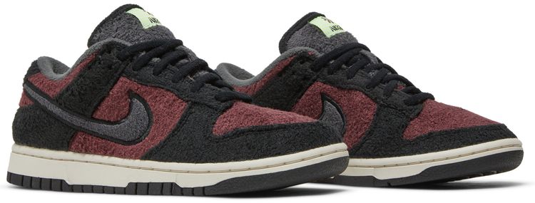 Nike Wmns Dunk Low SE Fleece   Burgundy Crush