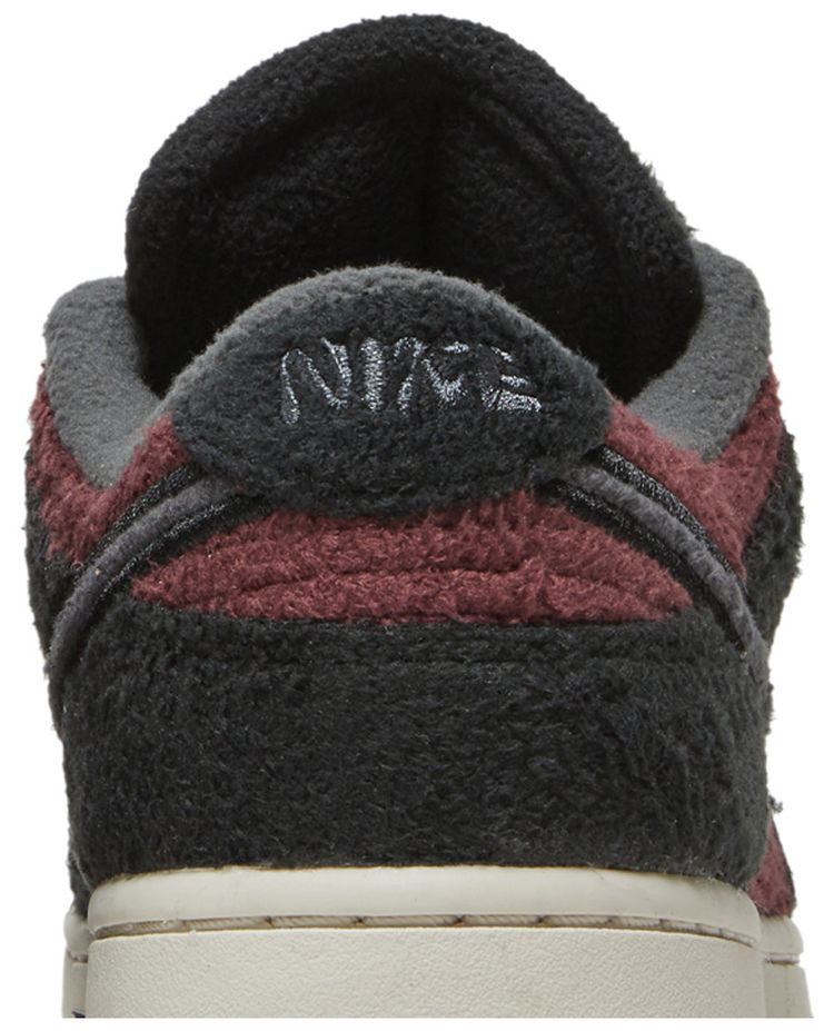 Nike Wmns Dunk Low SE Fleece   Burgundy Crush