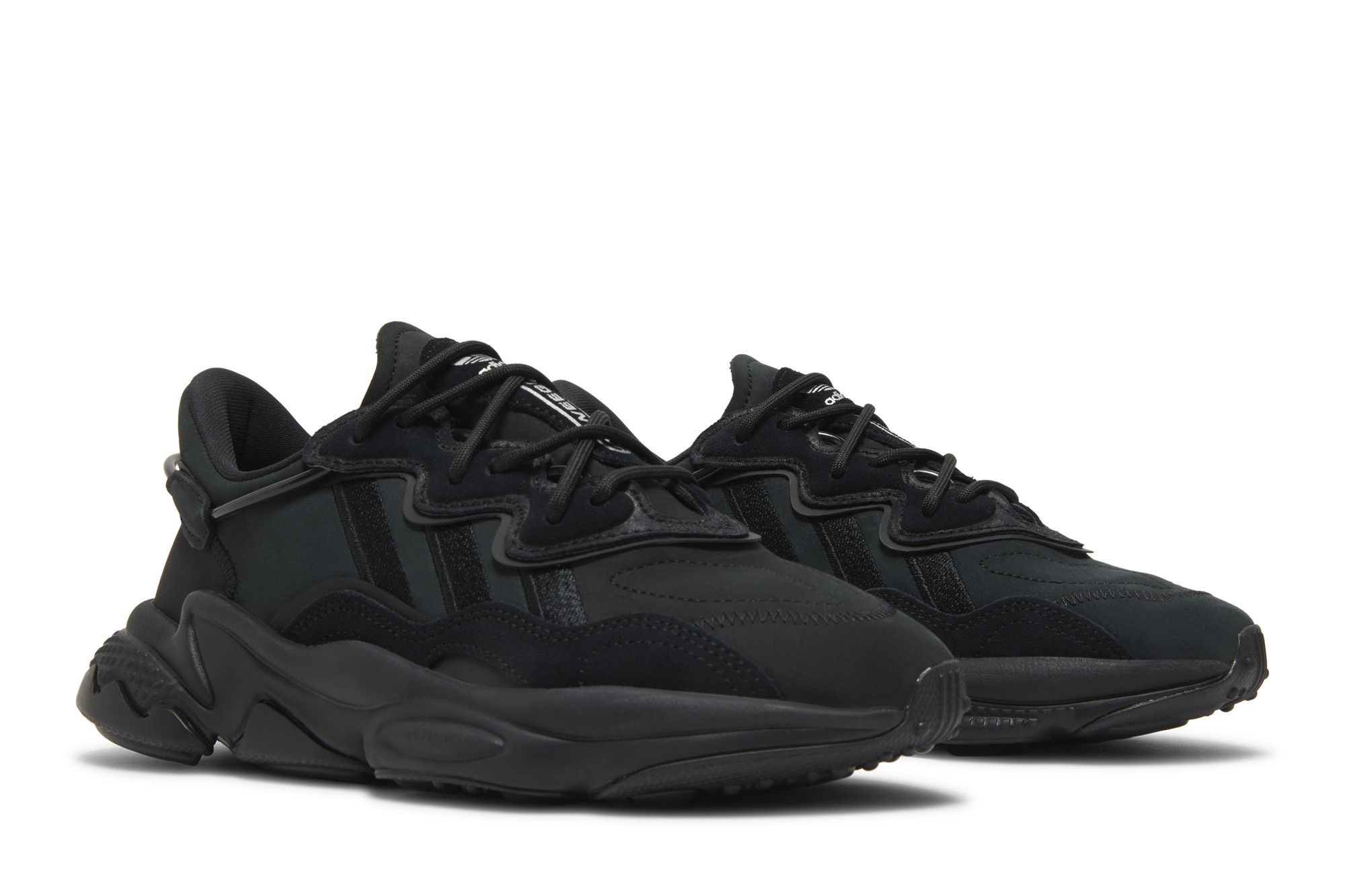 Ozweego triple black 2025