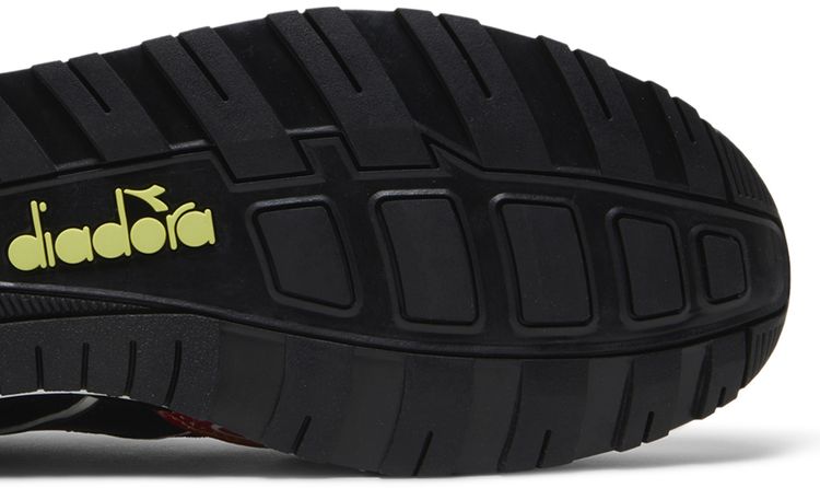 Sarath Ton x N9002 Be Seen