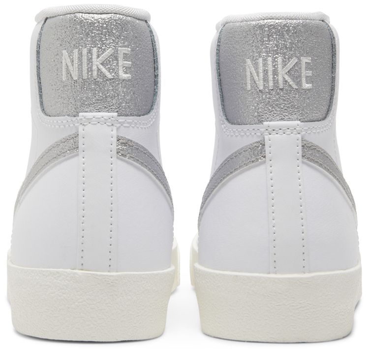Nike Wmns Blazer Mid 77 Essential White Metallic Silver