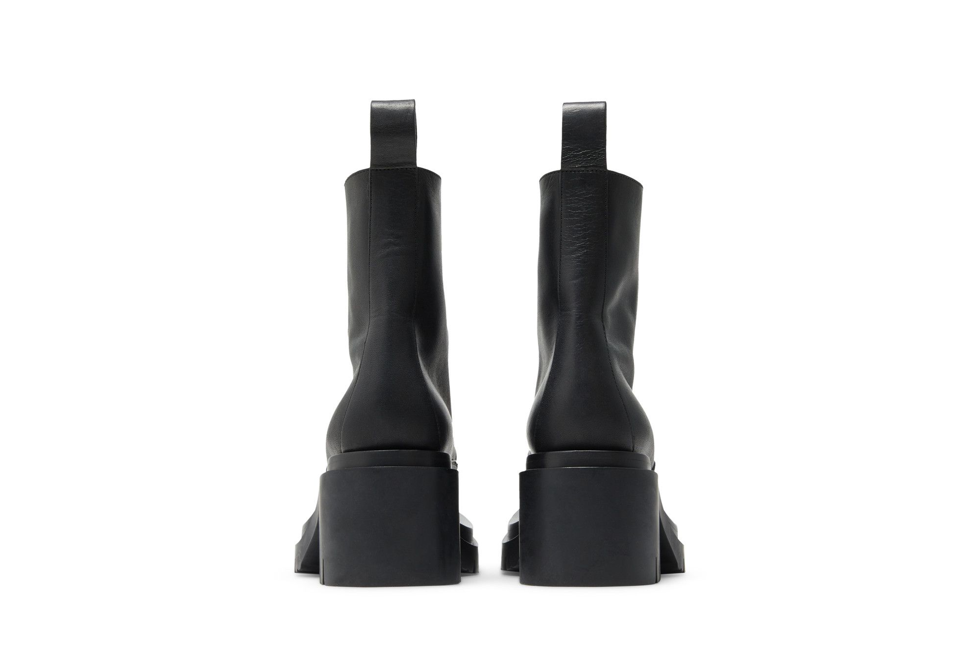 靴 BOTTEGA VENETA LUG ANKLE BOOTS Bottega Veneta® Women's Lug Chelsea Ankle Boot in Black