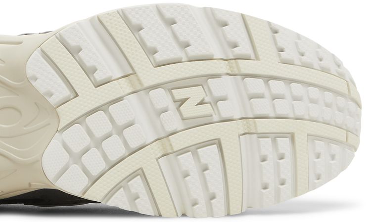 New Balance 725 Magnet Black