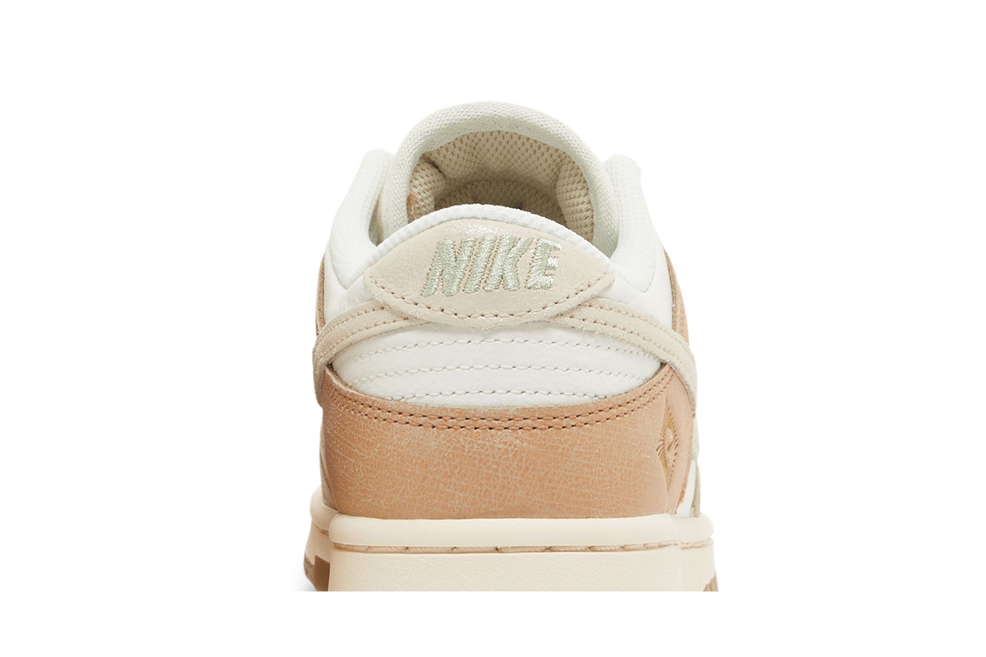 NIKE ☆ Dunk Low WMN'S ‘Australia’ Buy Wmns Dunk Low SE 'Australia' - FN7645 133 | GOAT