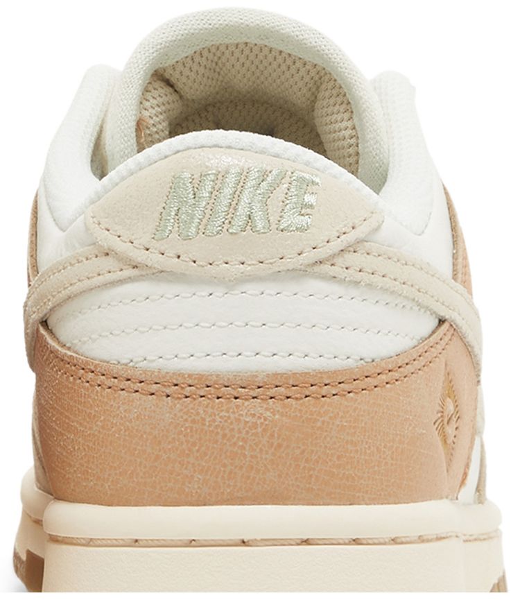 Nike Wmns Dunk Low SE Australia