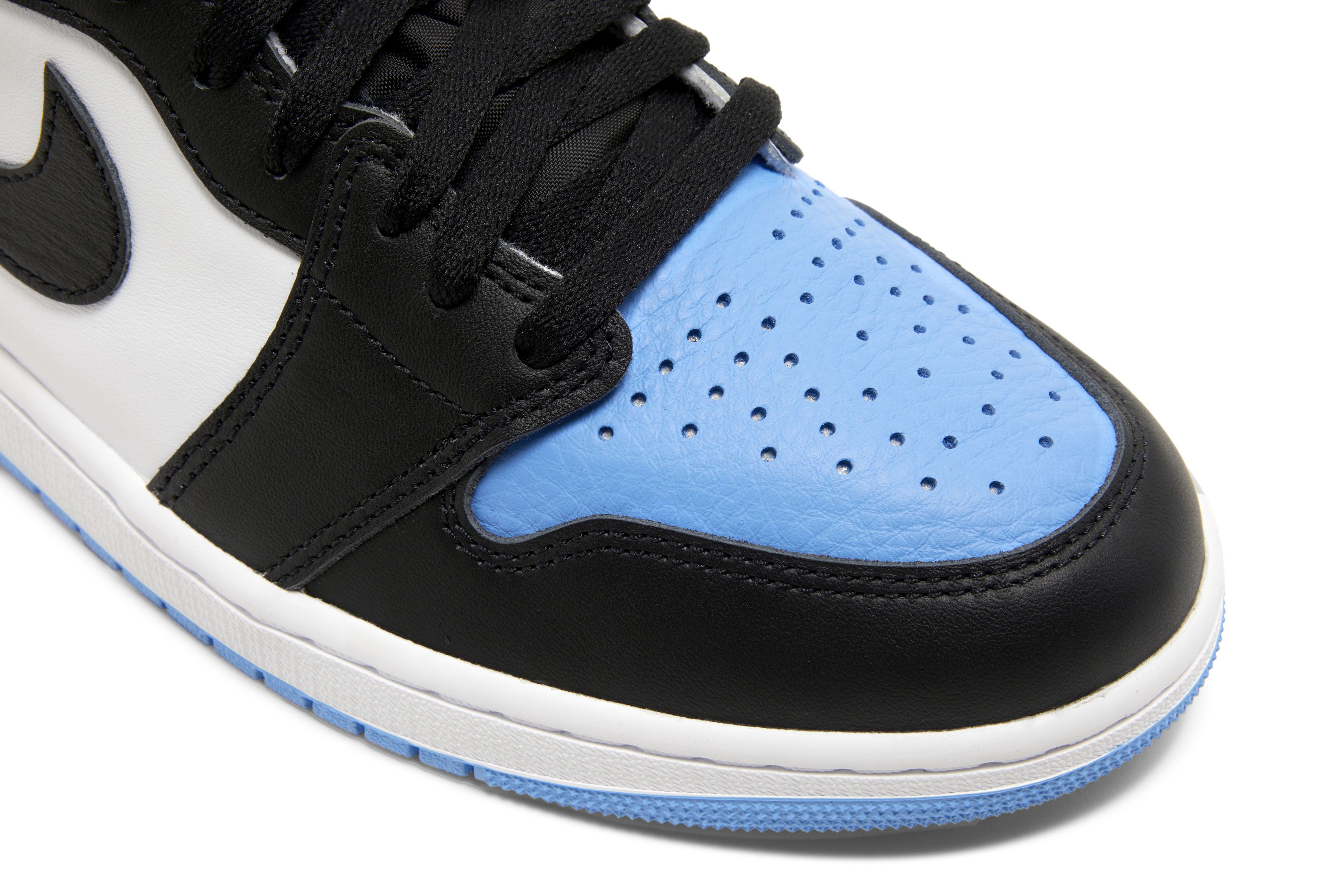 Buy Air Jordan 1 Retro High OG 'UNC Toe' - DZ5485 400 | GOAT