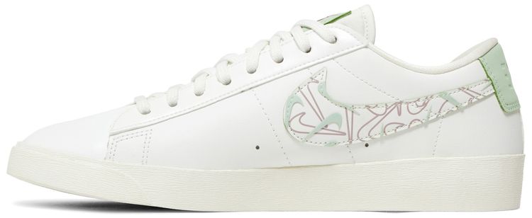 Nike Wmns Blazer Low SE Valentines Day