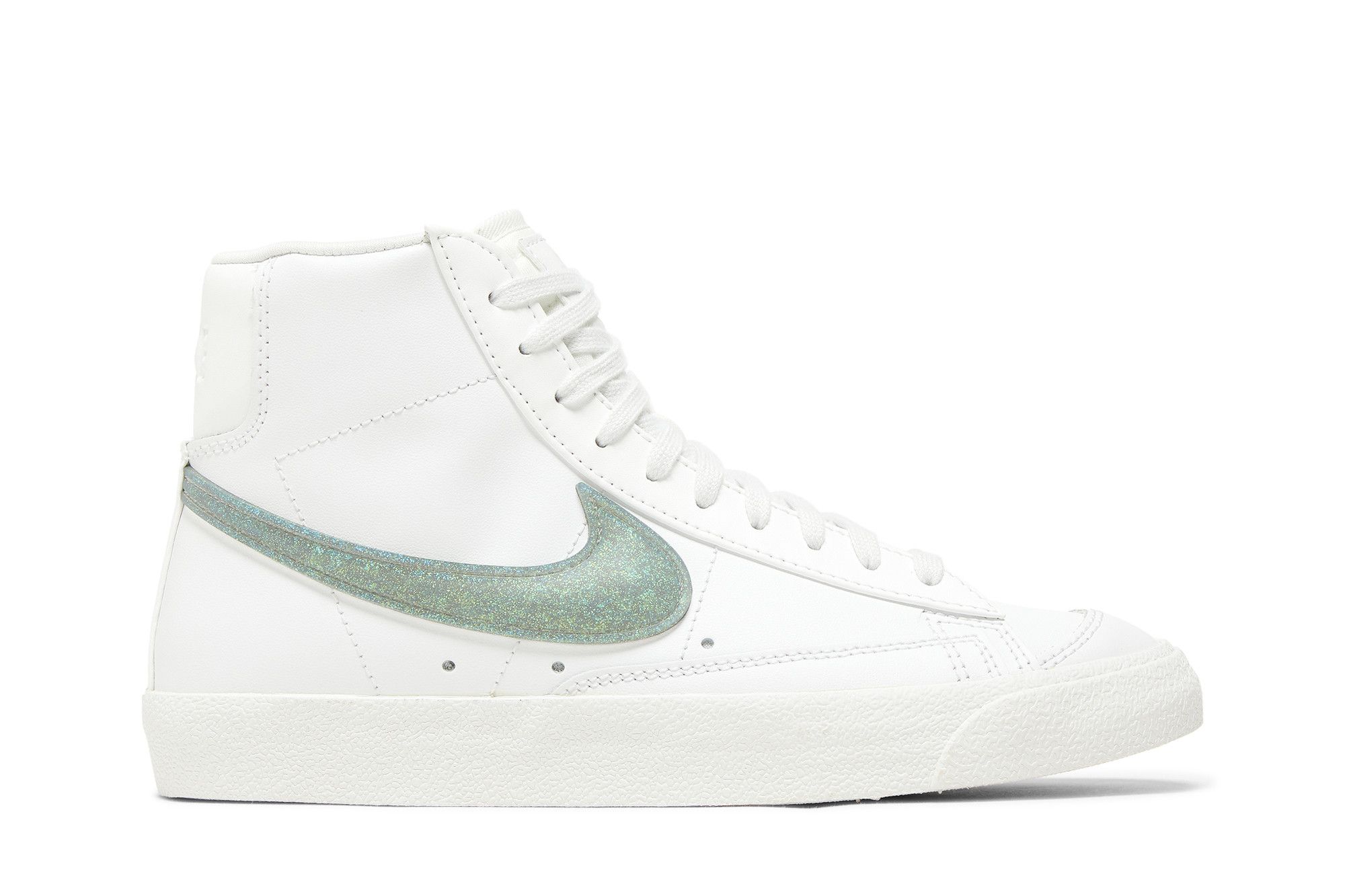 Nike blazer low essential sneaker white and black hot sale