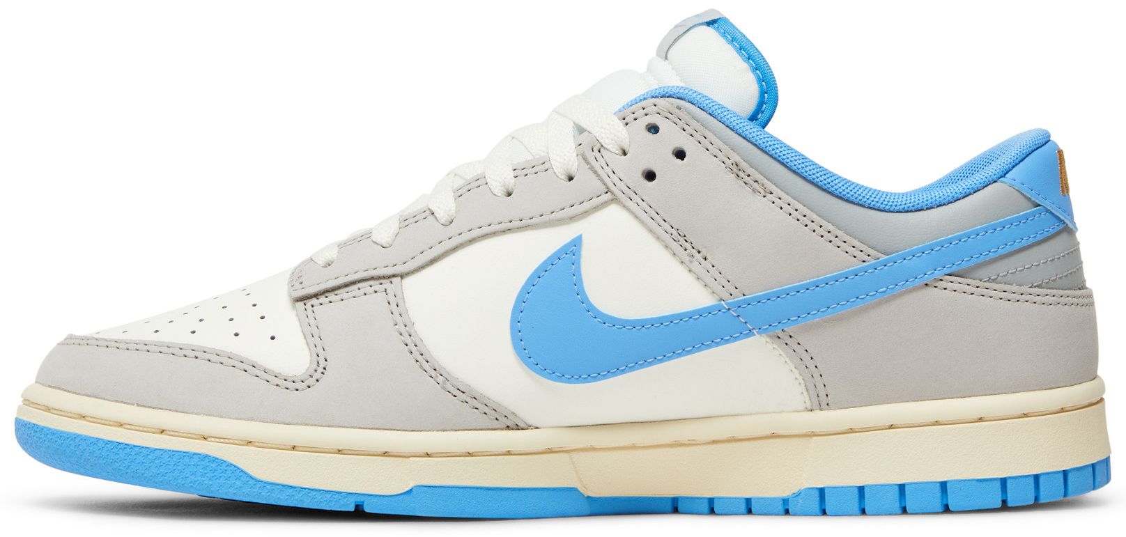 dunk low university blue on feet