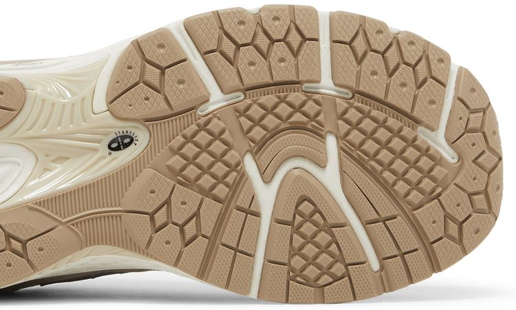 New Balance 2002R Big Kid Wide Timberwolf Mushroom