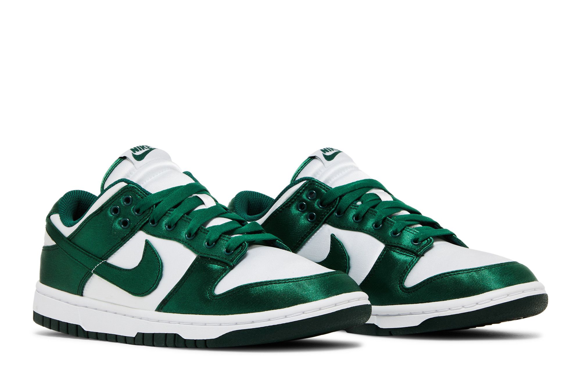 Nike Dunk Low Satin Green ナイキダンク　サテングリーン ナイキ「ダンク LOW “Satin Green”」は艶めかしい！ | GQ JAPAN