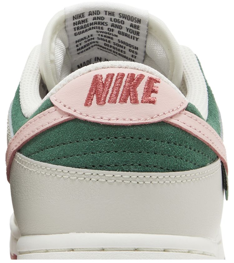 Nike Wmns Dunk Low SE All Petals United
