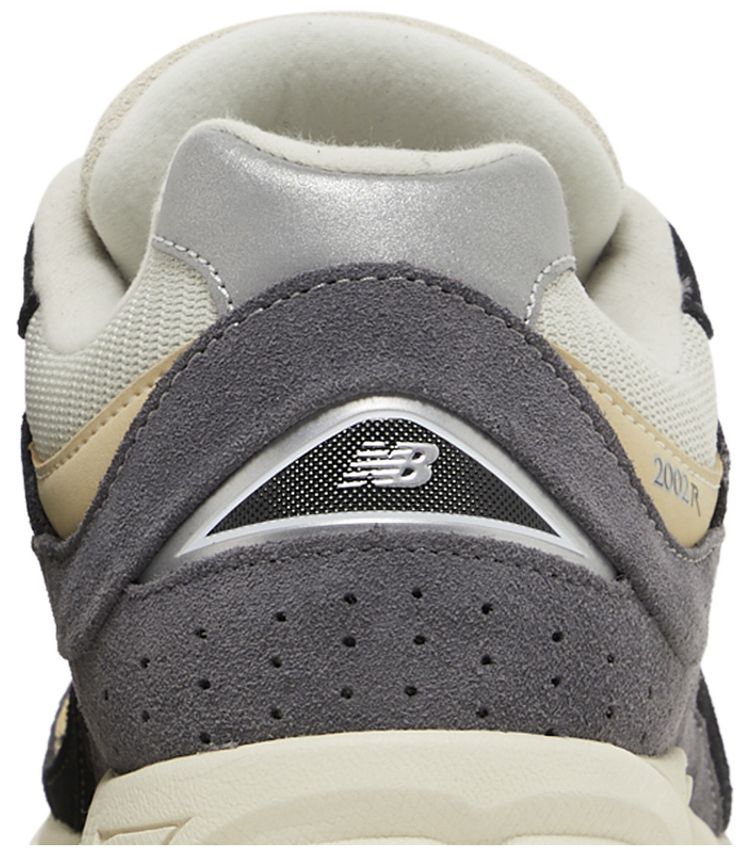 New Balance 2002R Magnet Timberwolf