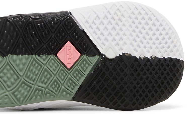 Space Jam x LeBron 18 Low TD Bugs x Nike Marvin