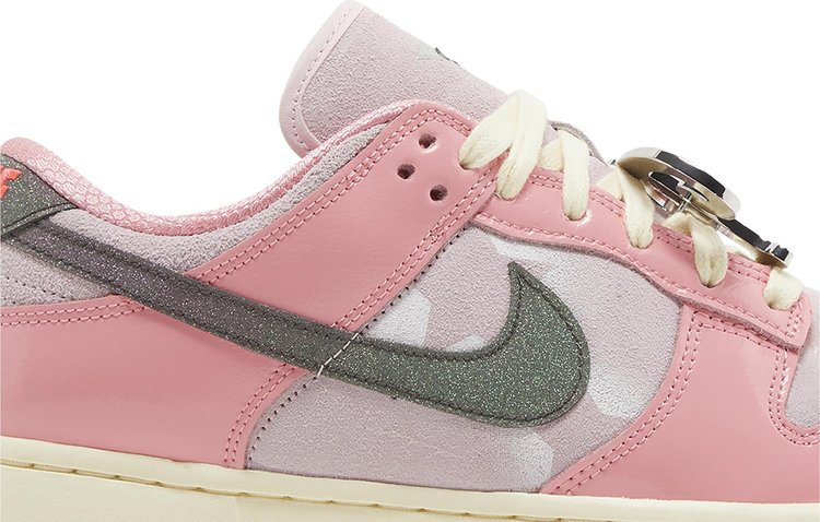 Wmns Dunk Low LX Barbie