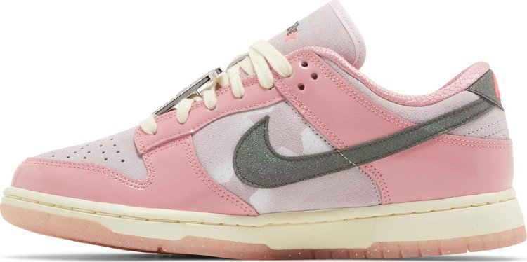 Wmns Dunk Low LX Barbie