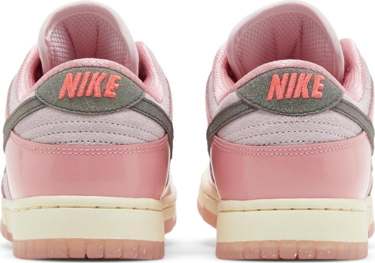 Wmns Dunk Low LX Barbie