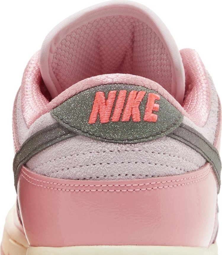 Wmns Dunk Low LX Barbie