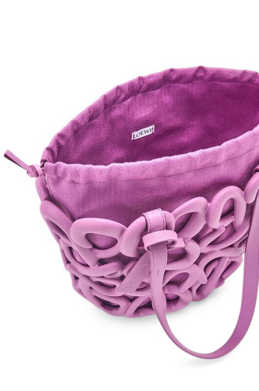 ショルダーバッグ・ポシェット Anagram Inflated Basket Bag in Purple Loewe Anagram Inflated Basket Bag in Purple - Runway Catalog
