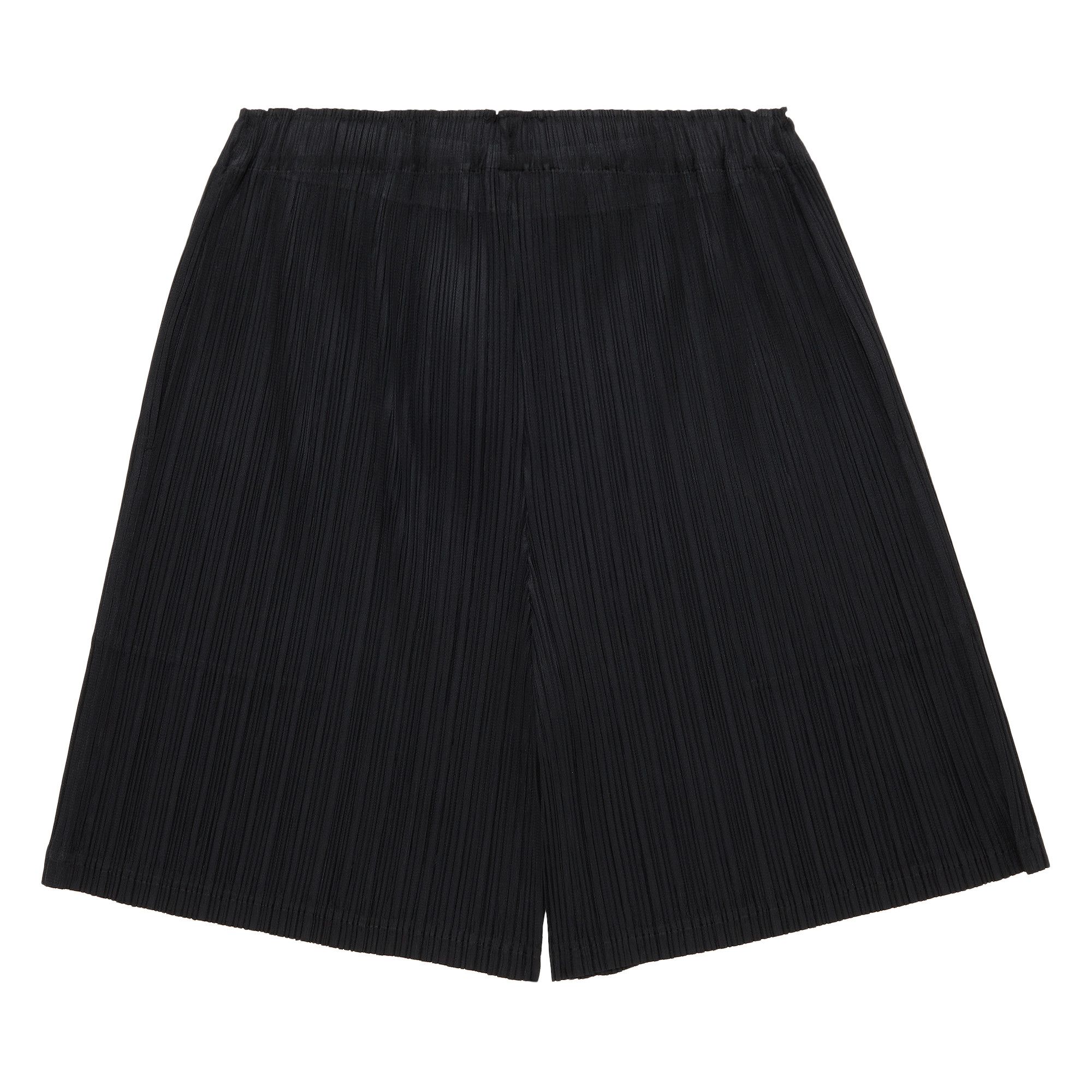 ショートパンツ ISSEY MIYAKE Women Shorts  Burmudas IM56KF85615 Black Issey Miyake Pleats Please Shorts - Black | Garmentory