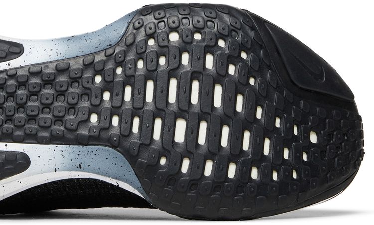 ZoomX Invincible Run Flyknit 3 Oreo