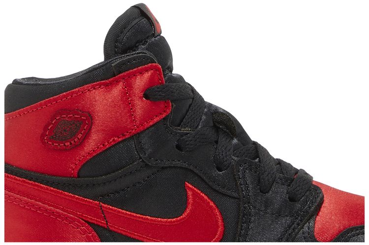 Air Jordan 1 Retro High OG TD Satin Bred 2023