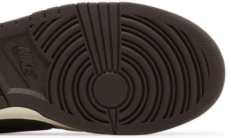 Nike Dunk High SE Baroque Brown