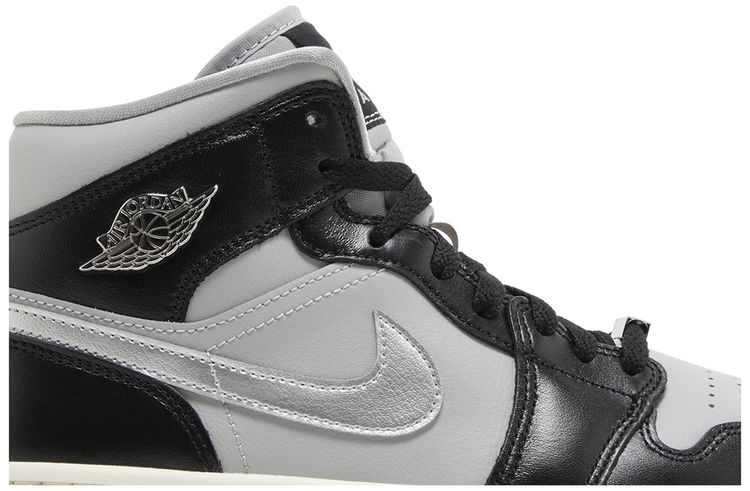 Wmns Air Jordan 1 Mid SE Black Chrome