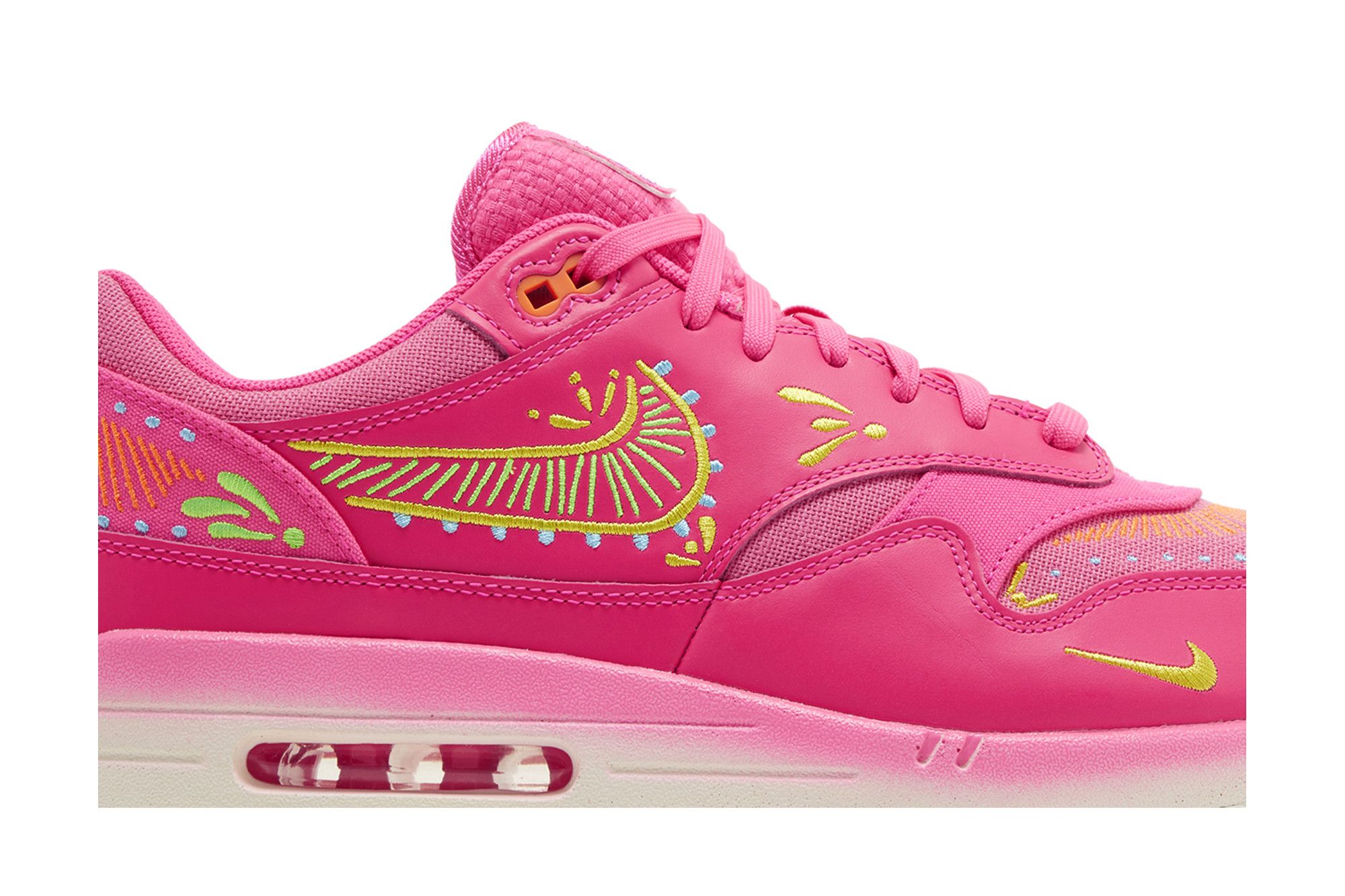 Nike premium dia deals