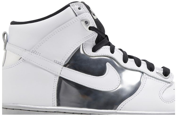 Nike Wmns Dunk High Chrome