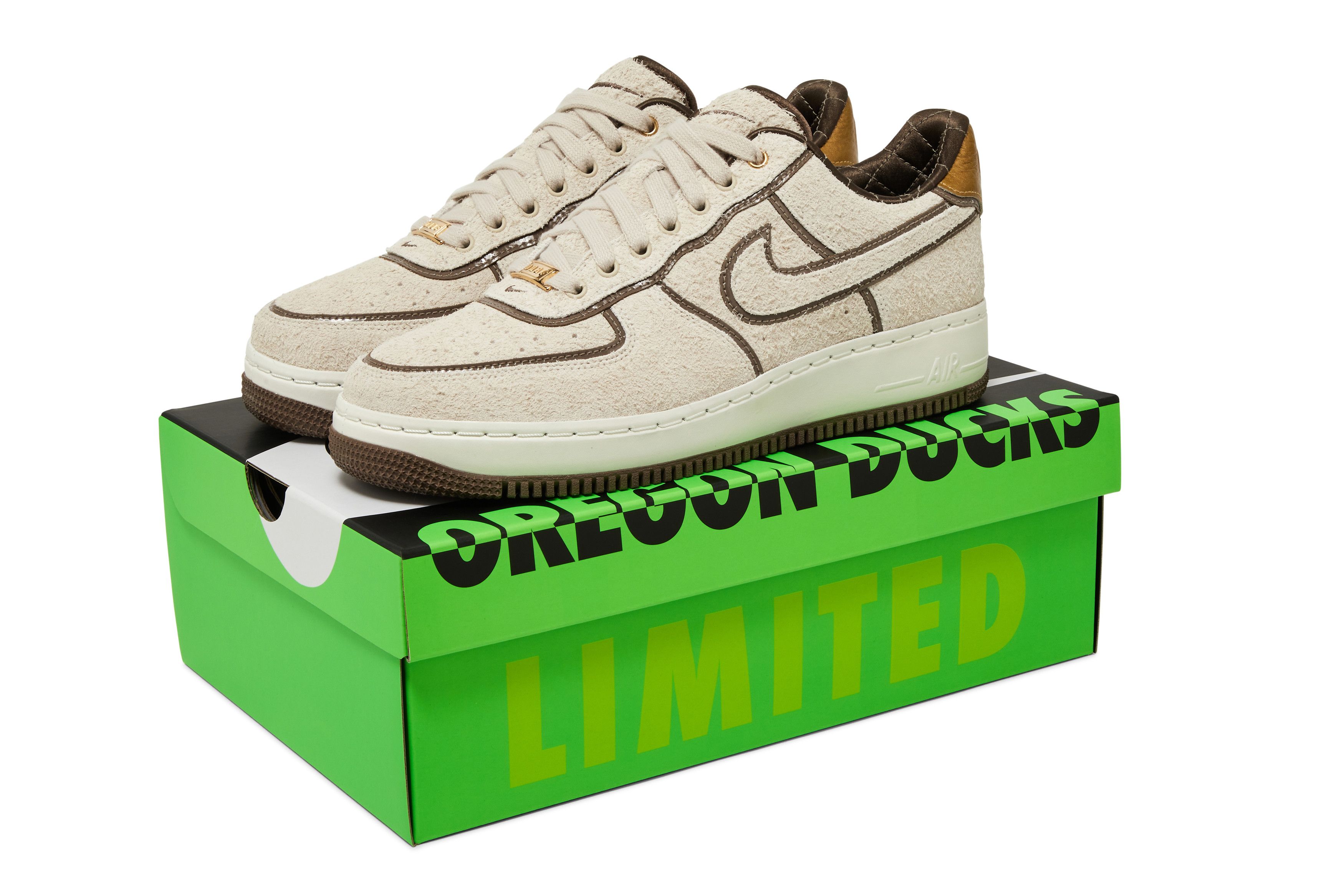 Buy Nike Division Street Air Force 1 '07 Luxe 'University of