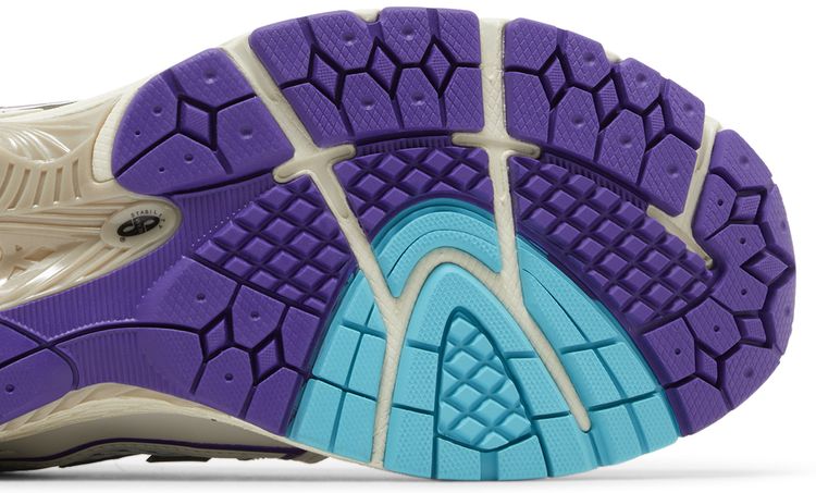 New Balance 1906R Hornets