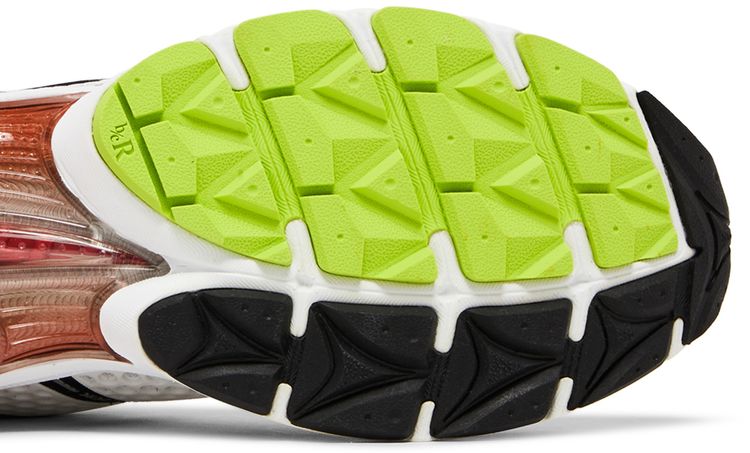 Highsnobiety x Saucony ProGrid Triumph 4 Silver