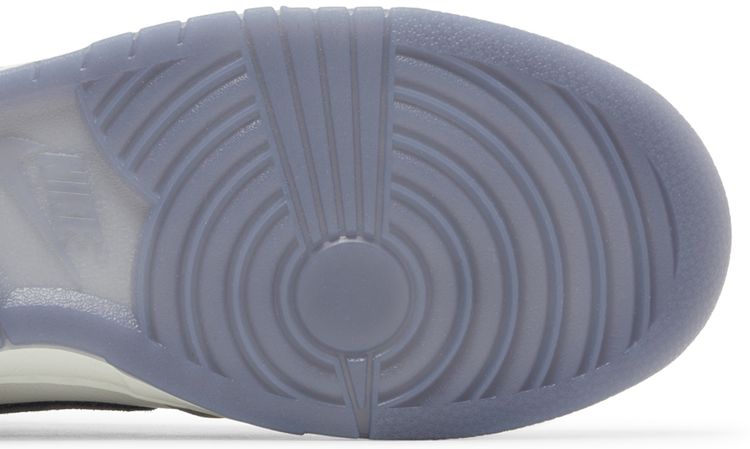 Nike Dunk Low SE Light Carbon