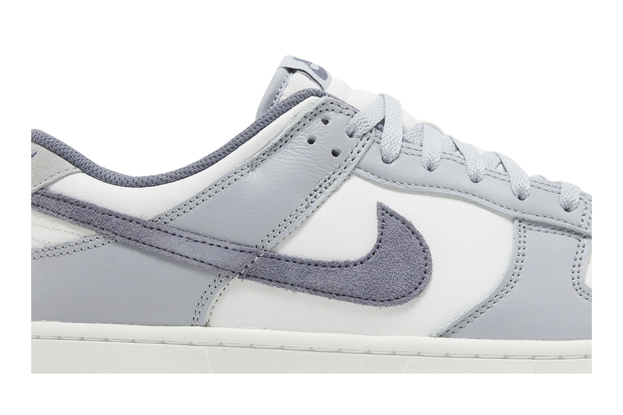 Buy Dunk Low SE 'Light Carbon' - FJ4188 100 | GOAT