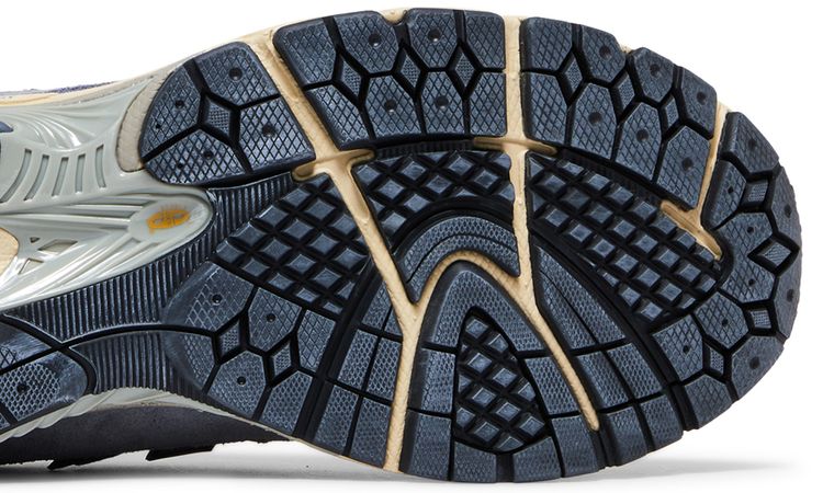 AURALEE x 1906R Flint Stone