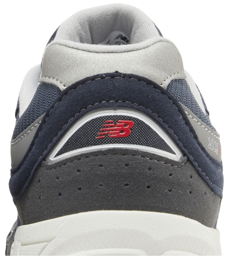 New Balance 2002R Big Kid Wide Eclipse Silver Metallic