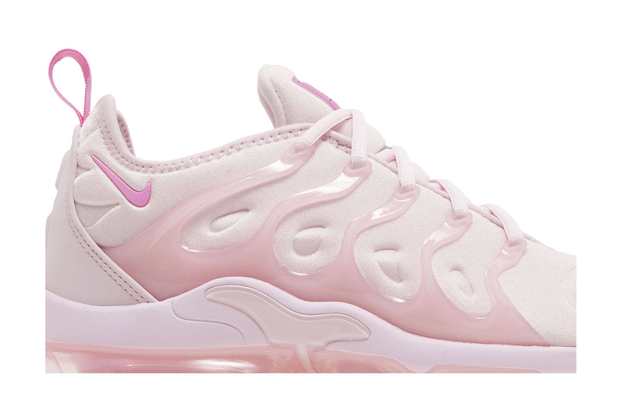 Pink nike vapormax plus hot sale