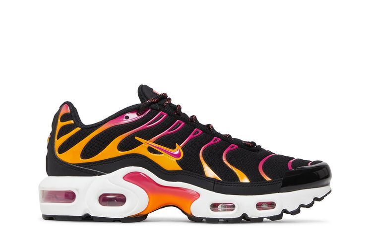 black and pink air max plus