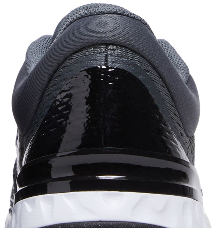 Alpha Huarache Elite 4 TF Black White