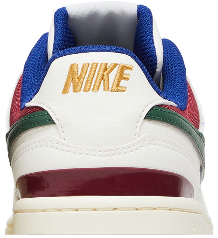 Nike Wmns Gamma Force Sail Red Fir