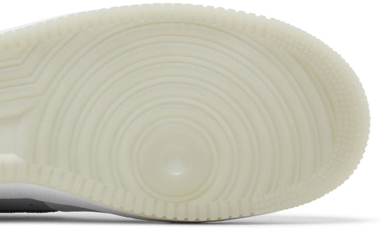 Nike Air Force 1 07 LV8 Pure Platinum Light Carbon