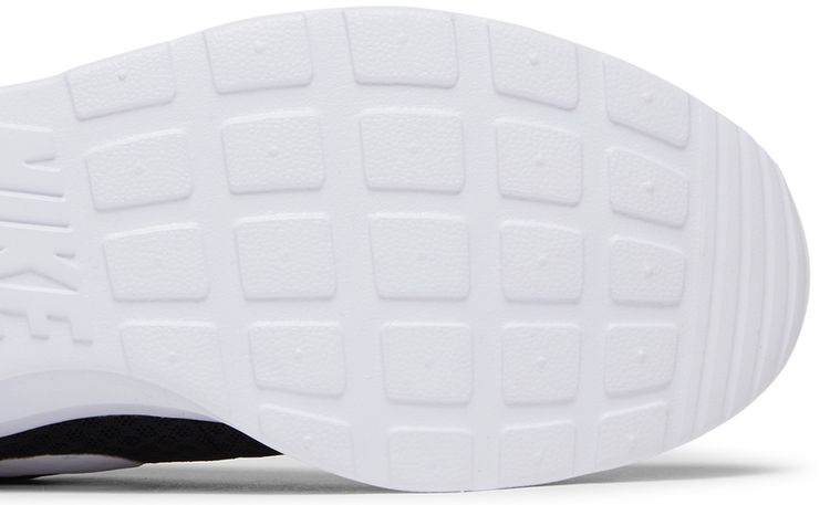 Nike Tanjun Black White