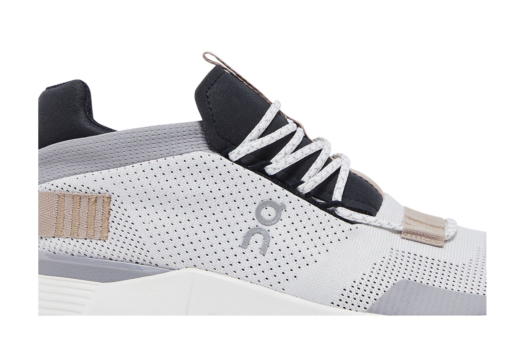 On Cloudnova White/Sand 新品 Cloudnova - WHITE | SAND – Carbon38